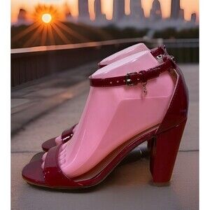 G by Guess Shantel3 Red Faux Leather Sz 7.5 Ankle Strap Block Heel Sandals Read